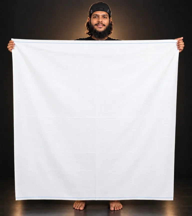 কালো পাড়ের সাদা লুঙ্গি